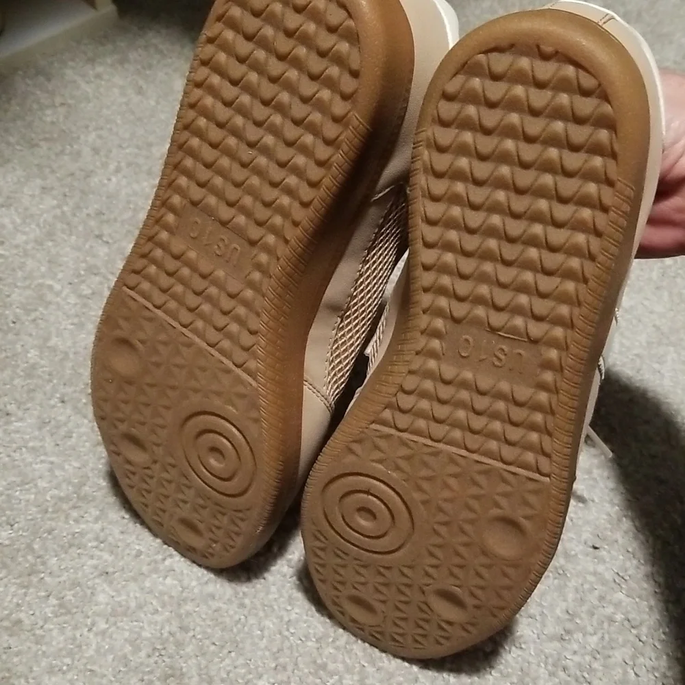NWOT. Tan and White Sneakers Size 10 - Picture 5 of 5